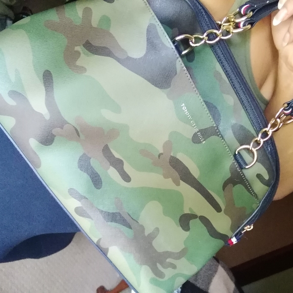 Tommy Hilfiger army purse !! - Picture 2 of 5
